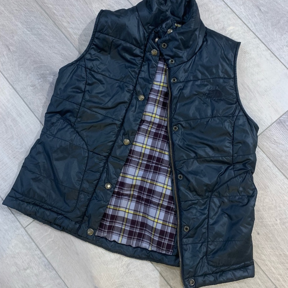 Woman’s nortface vest size small. Great condition